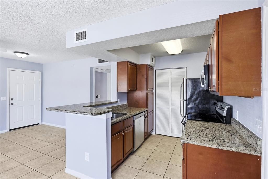 For Sale: $127,400 (2 beds, 2 baths, 829 Square Feet)