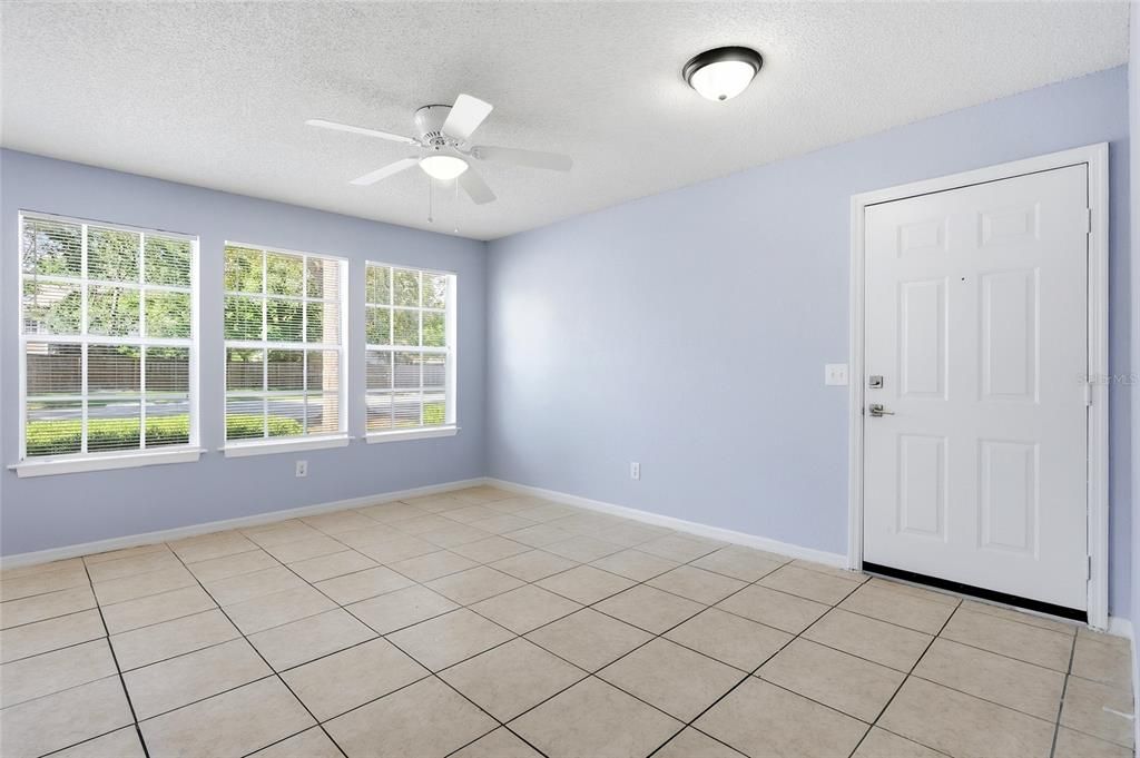For Sale: $127,400 (2 beds, 2 baths, 829 Square Feet)