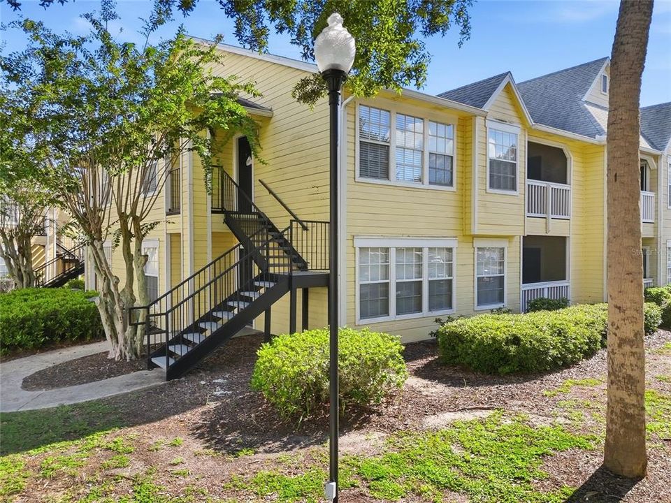 For Sale: $127,400 (2 beds, 2 baths, 829 Square Feet)
