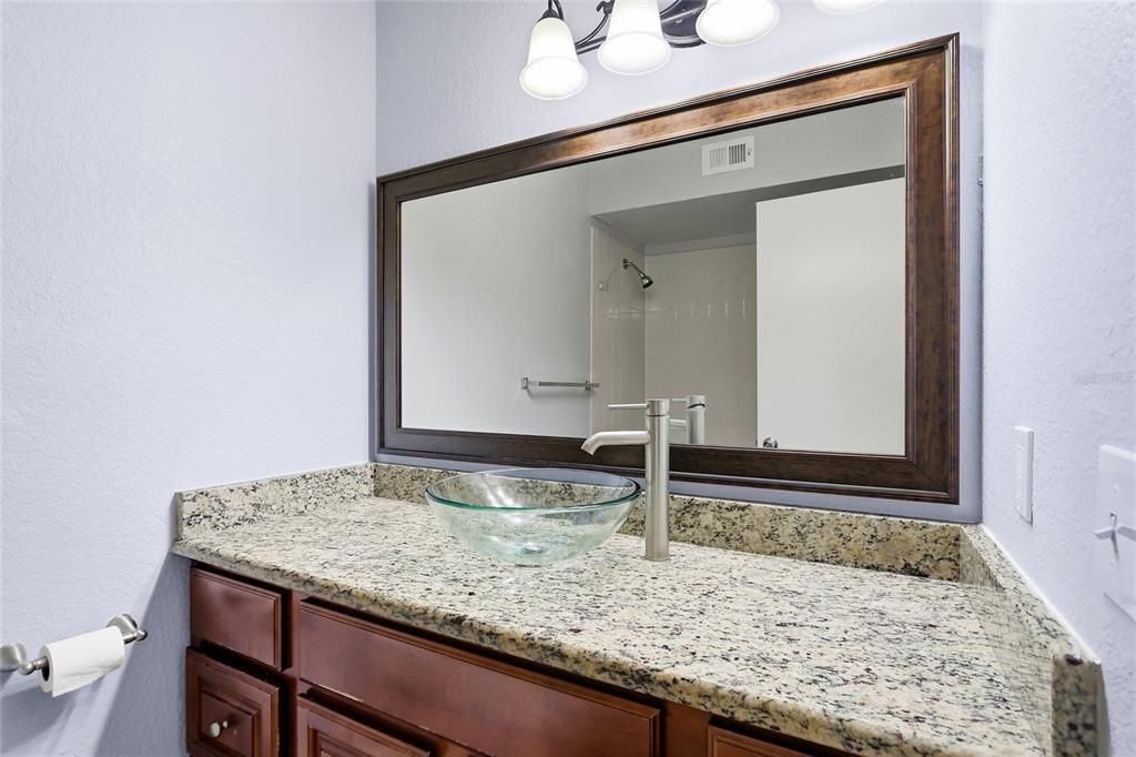 For Sale: $127,400 (2 beds, 2 baths, 829 Square Feet)