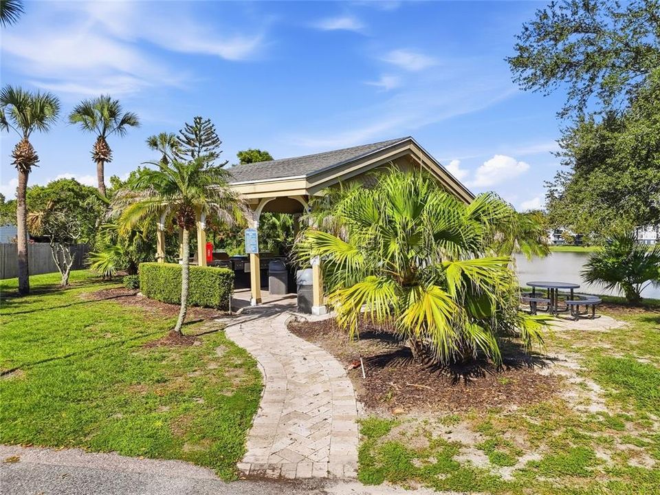 For Sale: $127,400 (2 beds, 2 baths, 829 Square Feet)