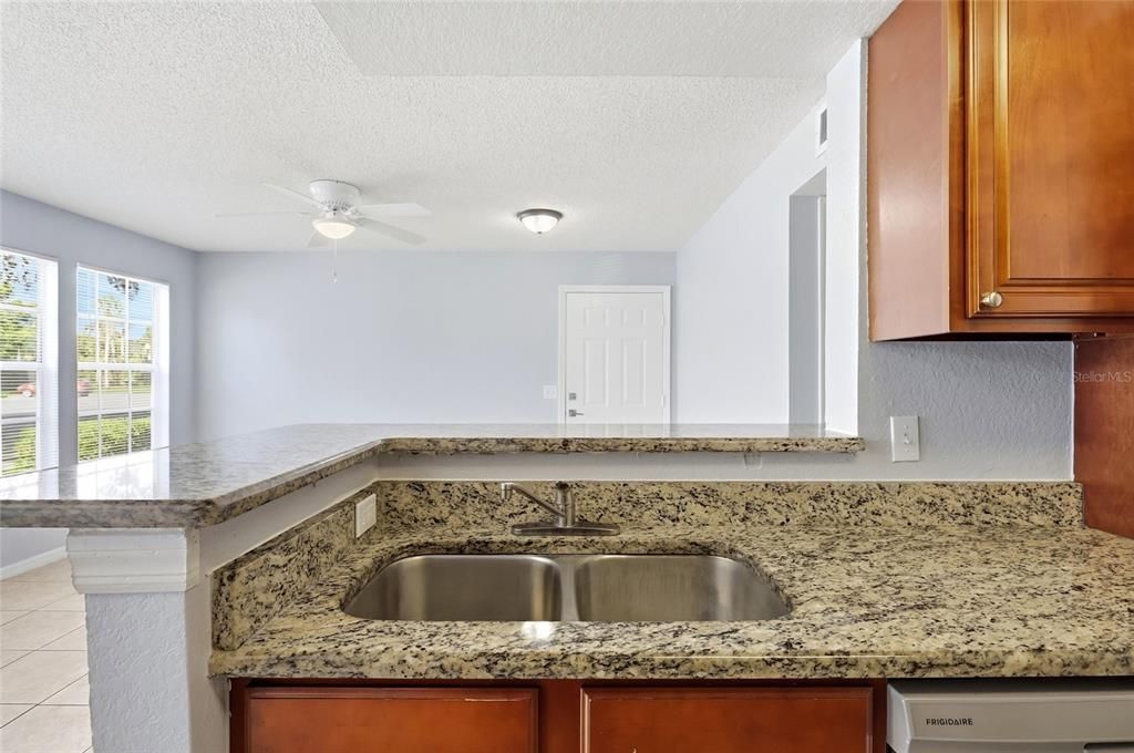 For Sale: $127,400 (2 beds, 2 baths, 829 Square Feet)