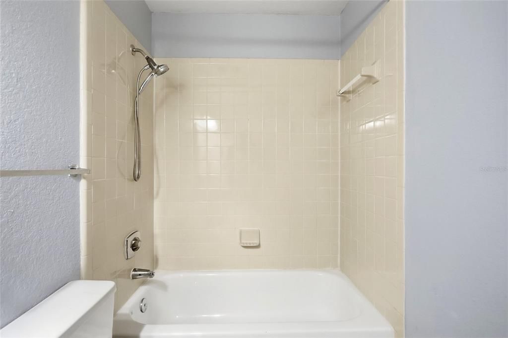 For Sale: $127,400 (2 beds, 2 baths, 829 Square Feet)