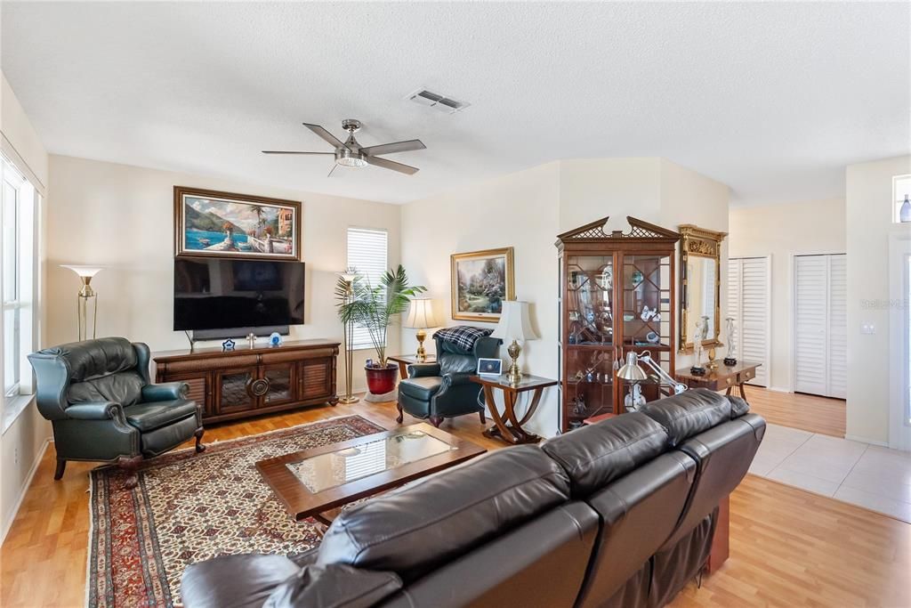 For Sale: $705,000 (3 beds, 2 baths, 1661 Square Feet)