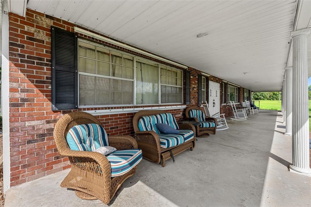 For Sale: $900,000 (4 beds, 2 baths, 2666 Square Feet)