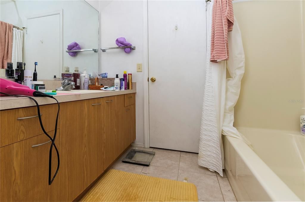 На продажу: $195,000 (1 спален, 1 ванн, 837 Квадратных фут)
