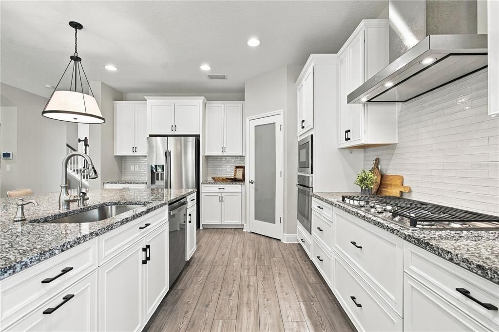 For Sale: $879,900 (5 beds, 4 baths, 4219 Square Feet)