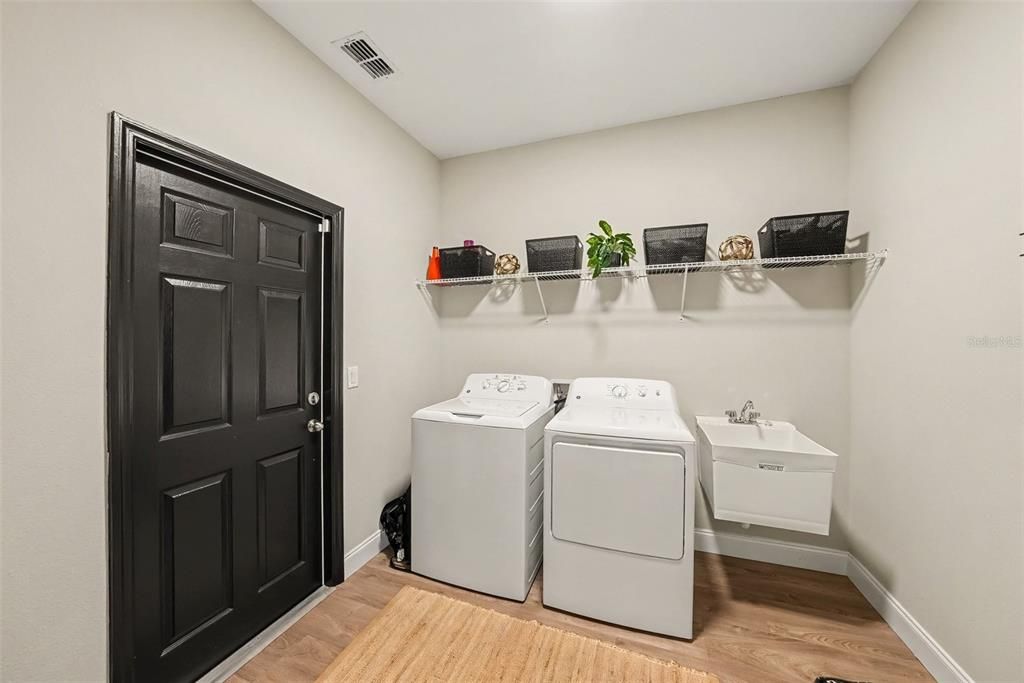 For Sale: $690,000 (5 beds, 4 baths, 3531 Square Feet)