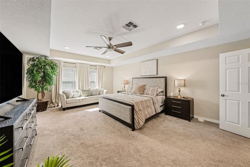 For Sale: $690,000 (5 beds, 4 baths, 3531 Square Feet)