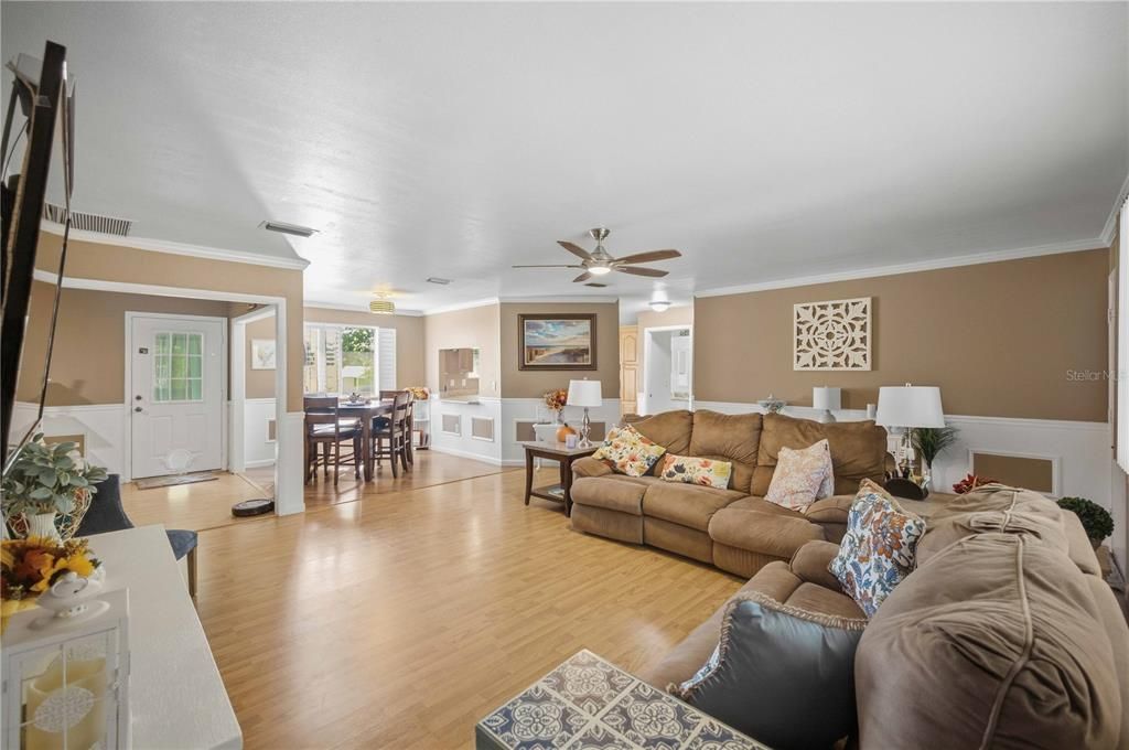 For Sale: $225,000 (2 beds, 2 baths, 1432 Square Feet)