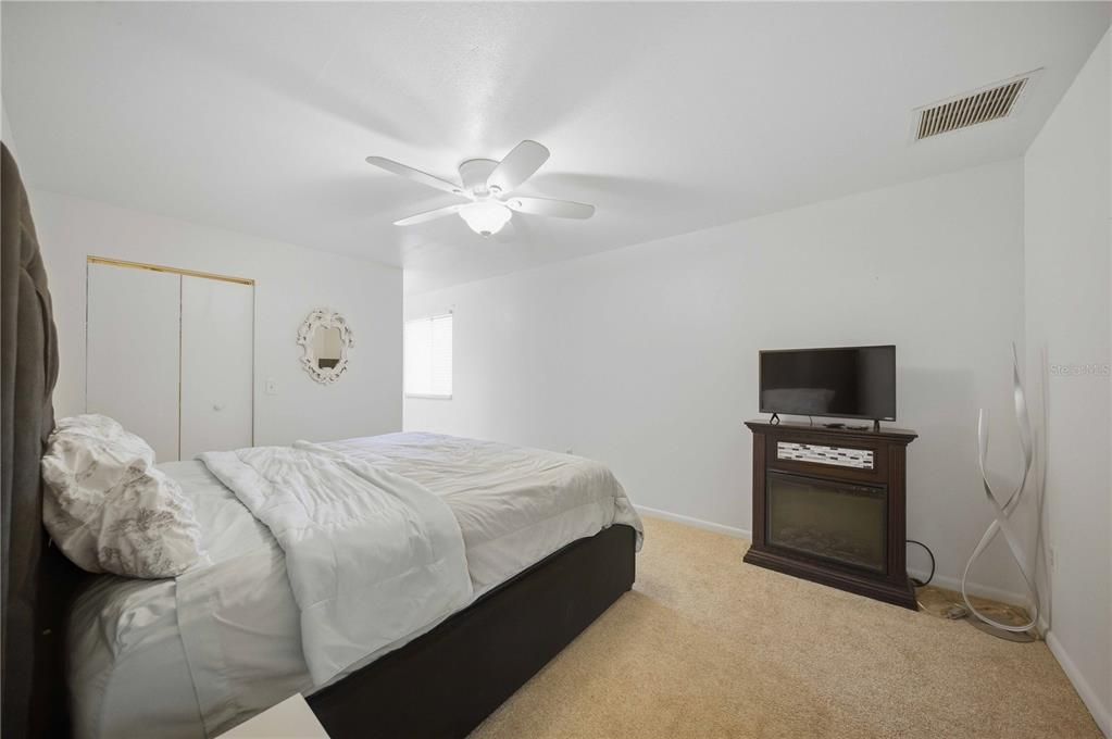 For Sale: $225,000 (2 beds, 2 baths, 1432 Square Feet)