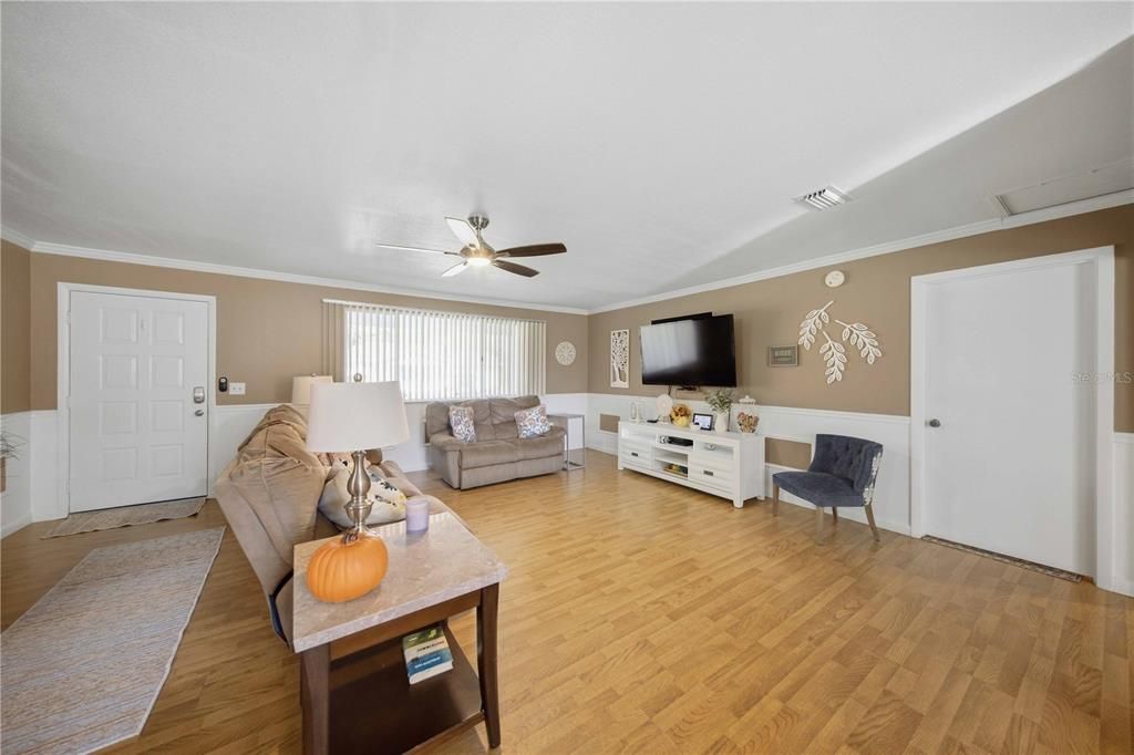 For Sale: $225,000 (2 beds, 2 baths, 1432 Square Feet)