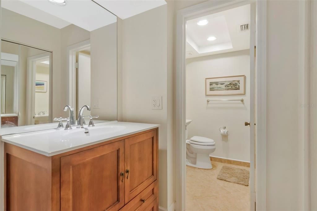 For Sale: $285,000 (2 beds, 2 baths, 1030 Square Feet)