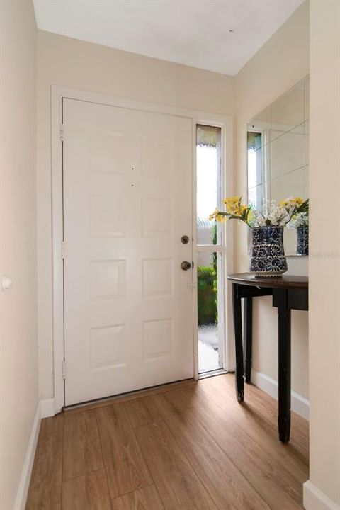 For Sale: $285,000 (2 beds, 2 baths, 1030 Square Feet)