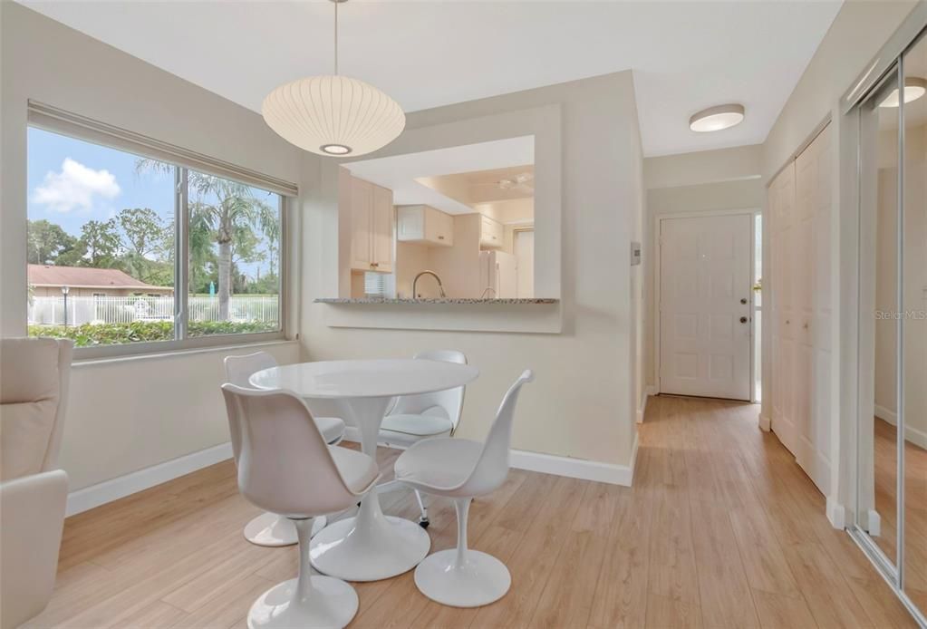 For Sale: $285,000 (2 beds, 2 baths, 1030 Square Feet)