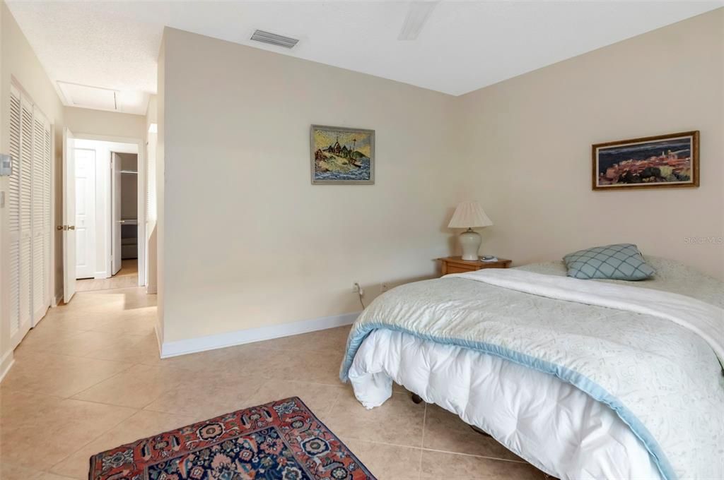 For Sale: $285,000 (2 beds, 2 baths, 1030 Square Feet)