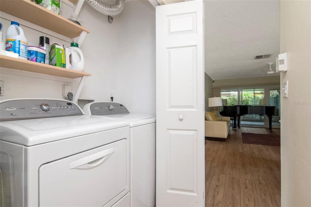 For Sale: $285,000 (2 beds, 2 baths, 1030 Square Feet)