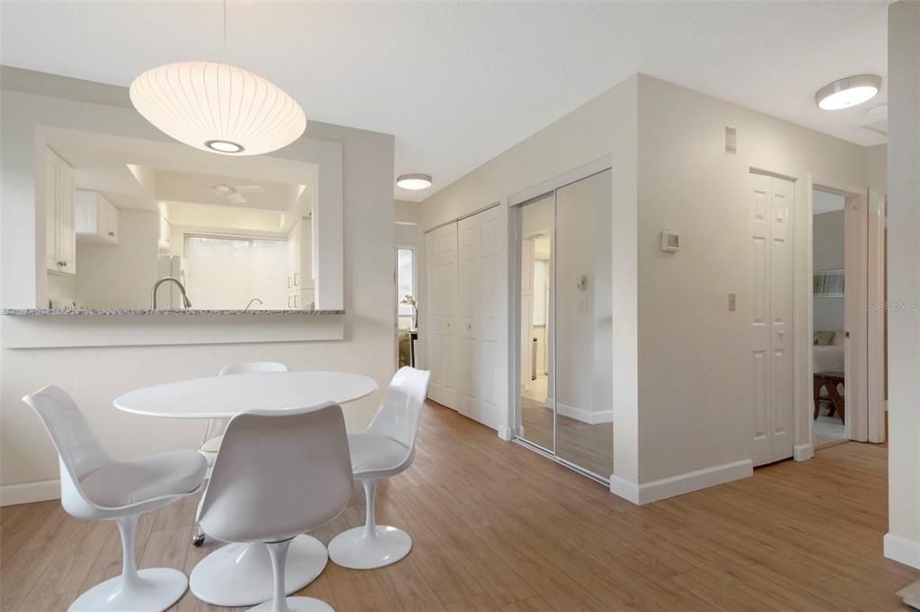 For Sale: $285,000 (2 beds, 2 baths, 1030 Square Feet)
