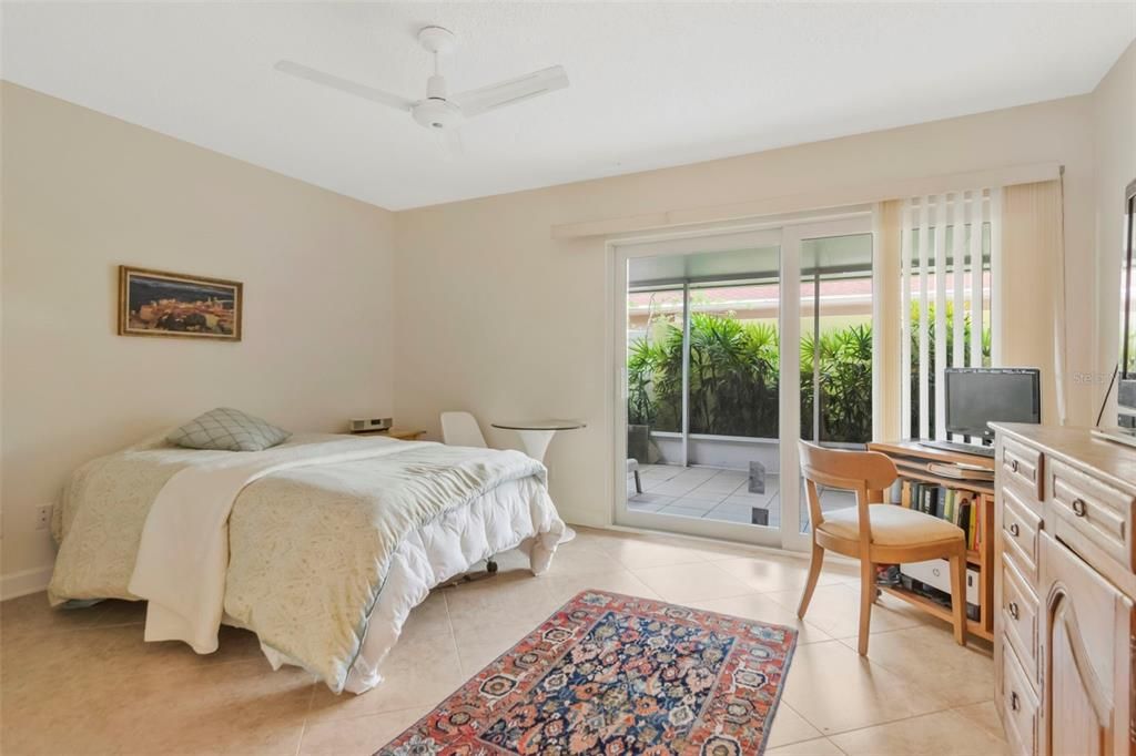 For Sale: $285,000 (2 beds, 2 baths, 1030 Square Feet)