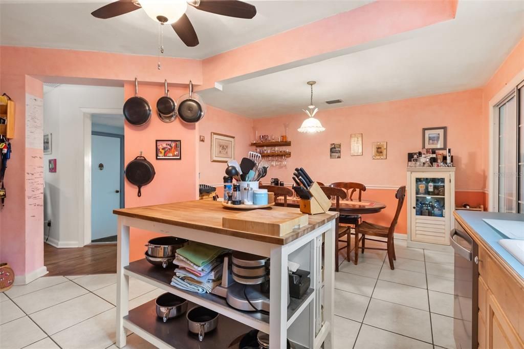 На продажу: $575,000 (5 спален, 3 ванн, 2771 Квадратных фут)