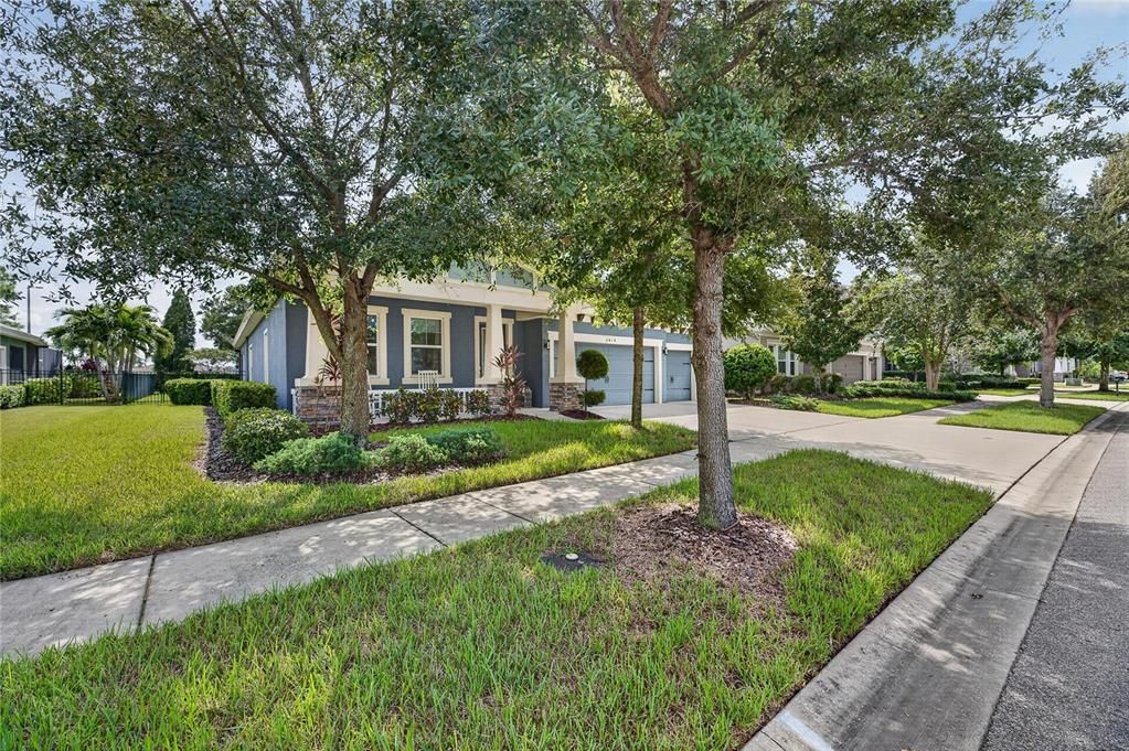 For Sale: $569,000 (4 beds, 2 baths, 2543 Square Feet)