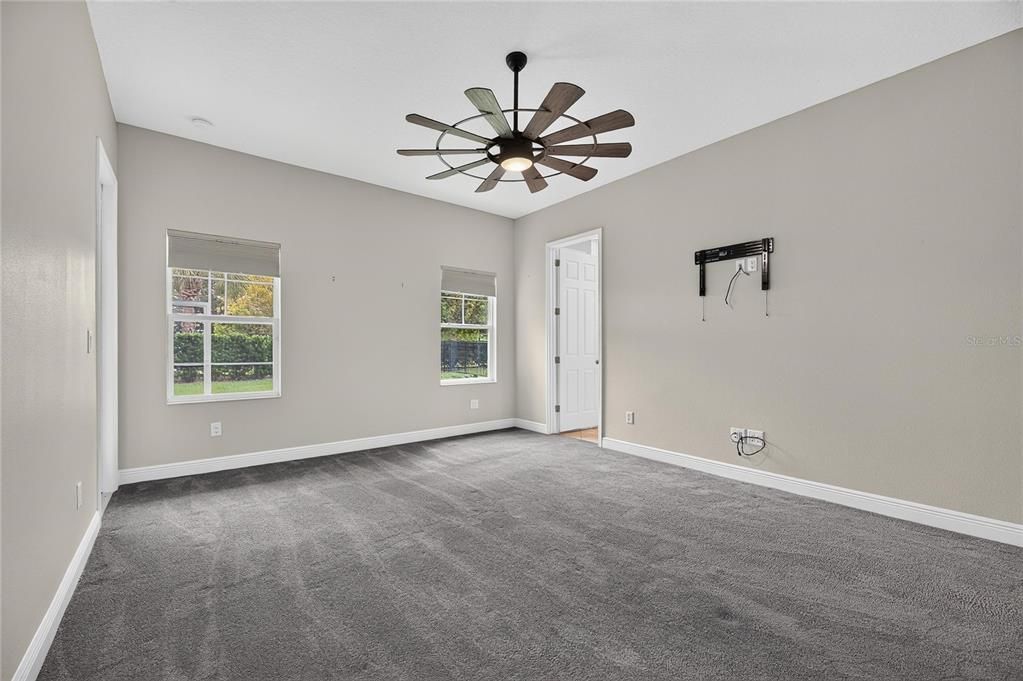 For Sale: $569,000 (4 beds, 2 baths, 2543 Square Feet)