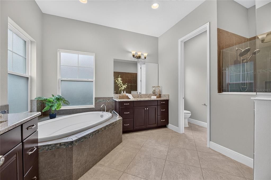 For Sale: $569,000 (4 beds, 2 baths, 2543 Square Feet)