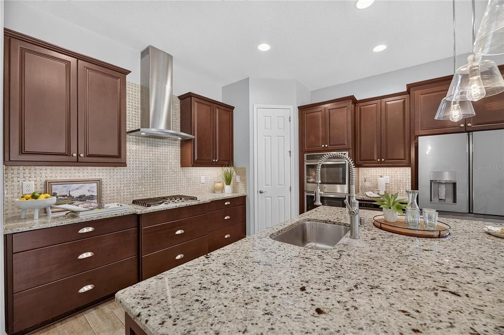 For Sale: $569,000 (4 beds, 2 baths, 2543 Square Feet)