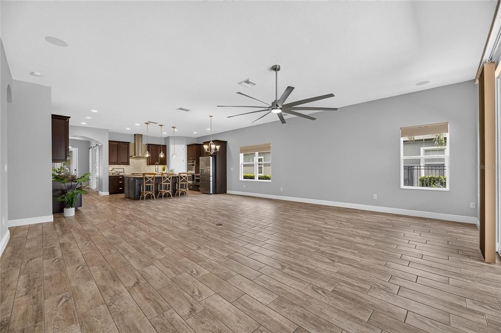 For Sale: $569,000 (4 beds, 2 baths, 2543 Square Feet)