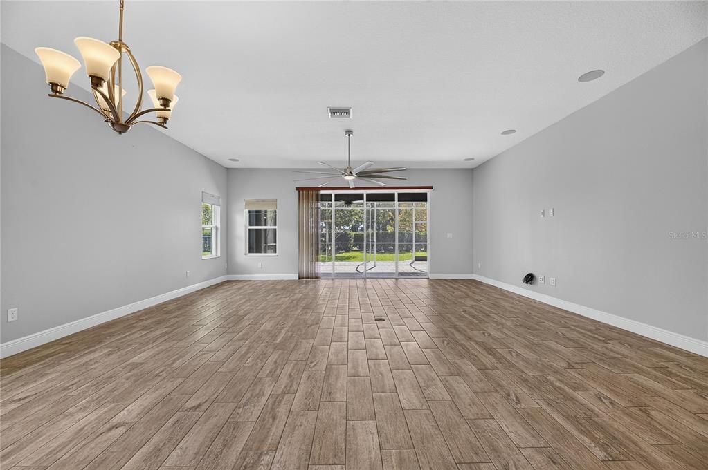 For Sale: $569,000 (4 beds, 2 baths, 2543 Square Feet)