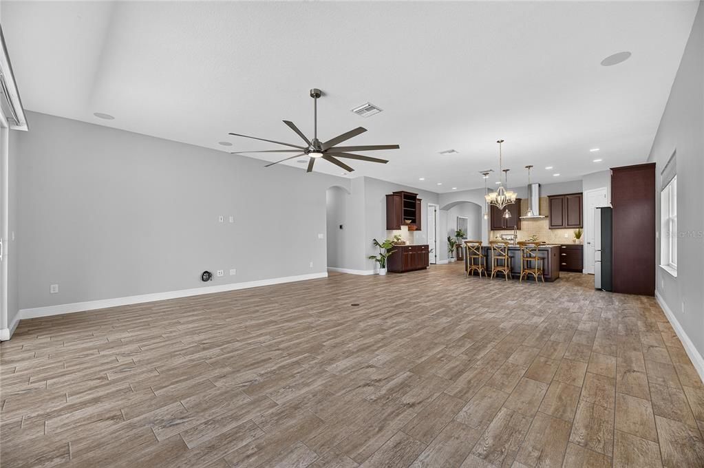 For Sale: $569,000 (4 beds, 2 baths, 2543 Square Feet)