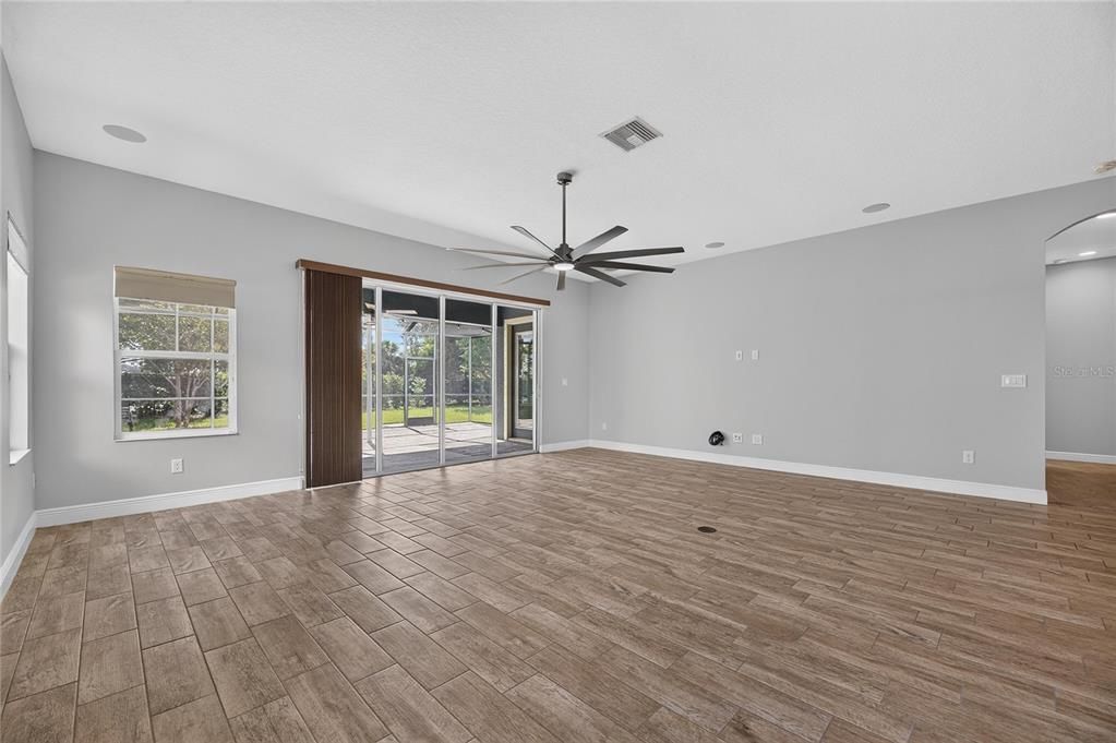 For Sale: $569,000 (4 beds, 2 baths, 2543 Square Feet)