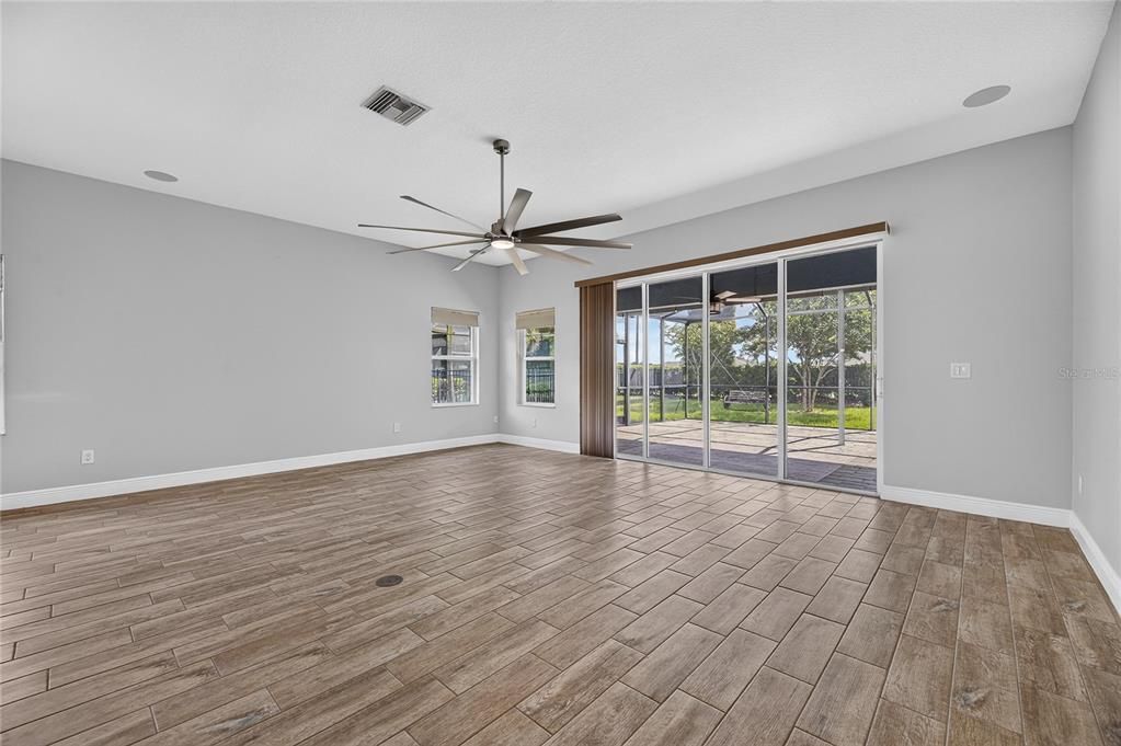 For Sale: $569,000 (4 beds, 2 baths, 2543 Square Feet)