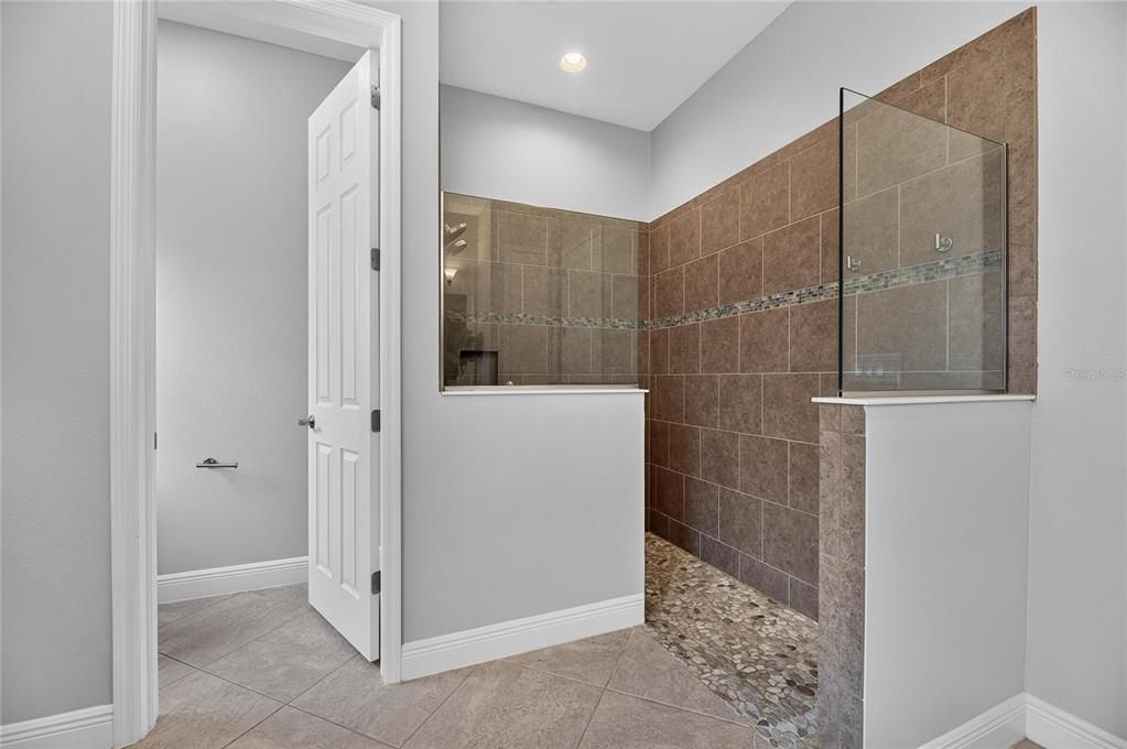 For Sale: $569,000 (4 beds, 2 baths, 2543 Square Feet)