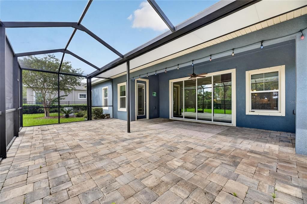 For Sale: $569,000 (4 beds, 2 baths, 2543 Square Feet)