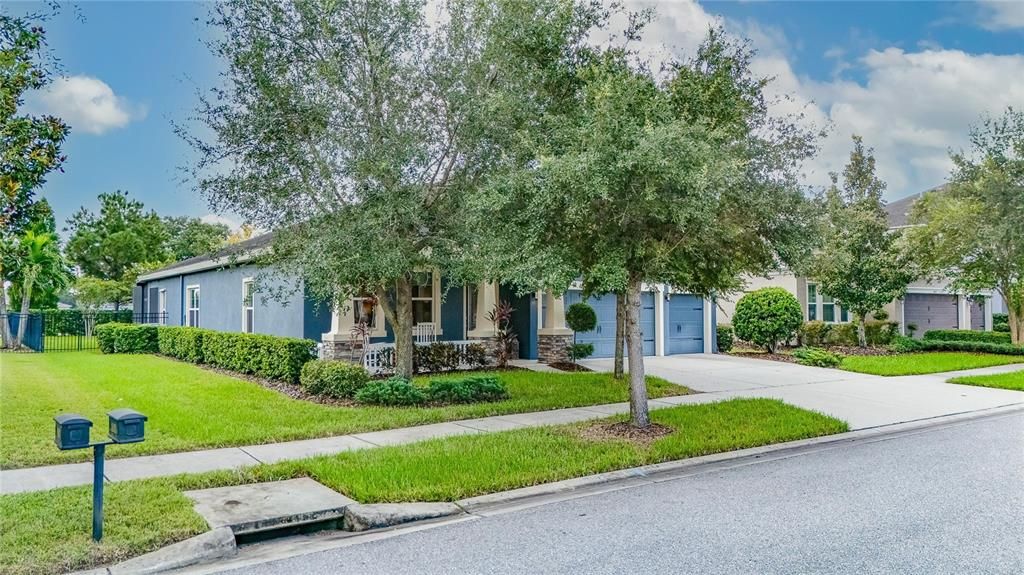 For Sale: $569,000 (4 beds, 2 baths, 2543 Square Feet)