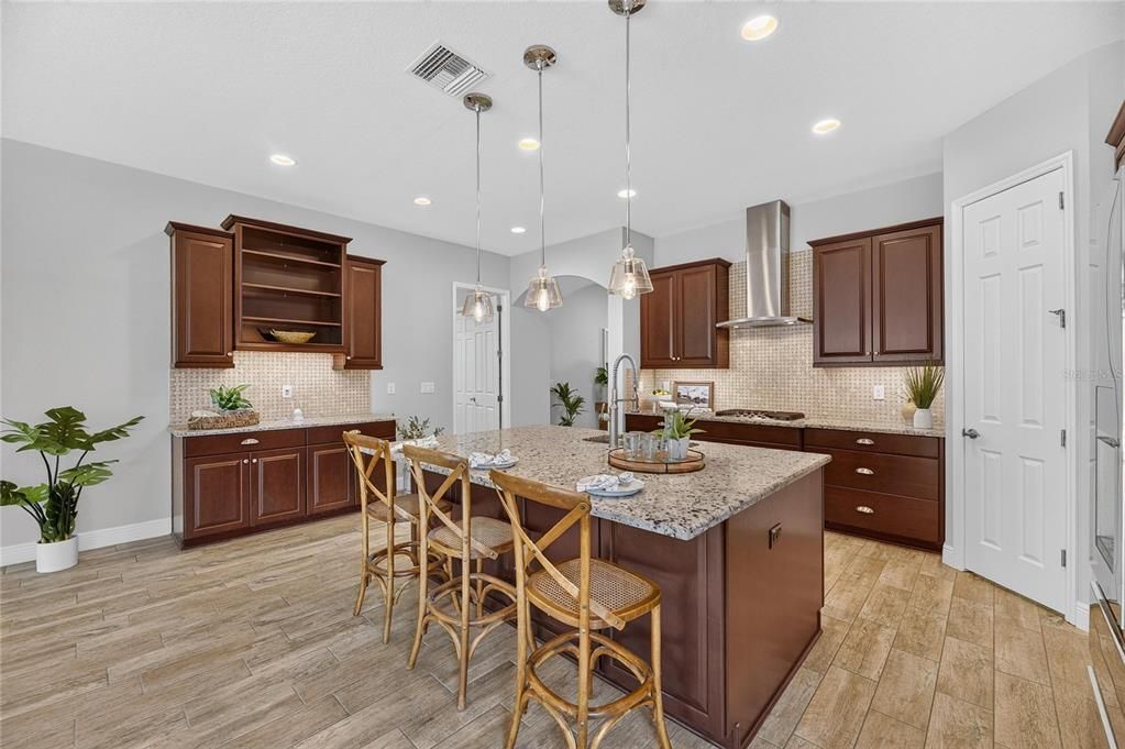 For Sale: $569,000 (4 beds, 2 baths, 2543 Square Feet)
