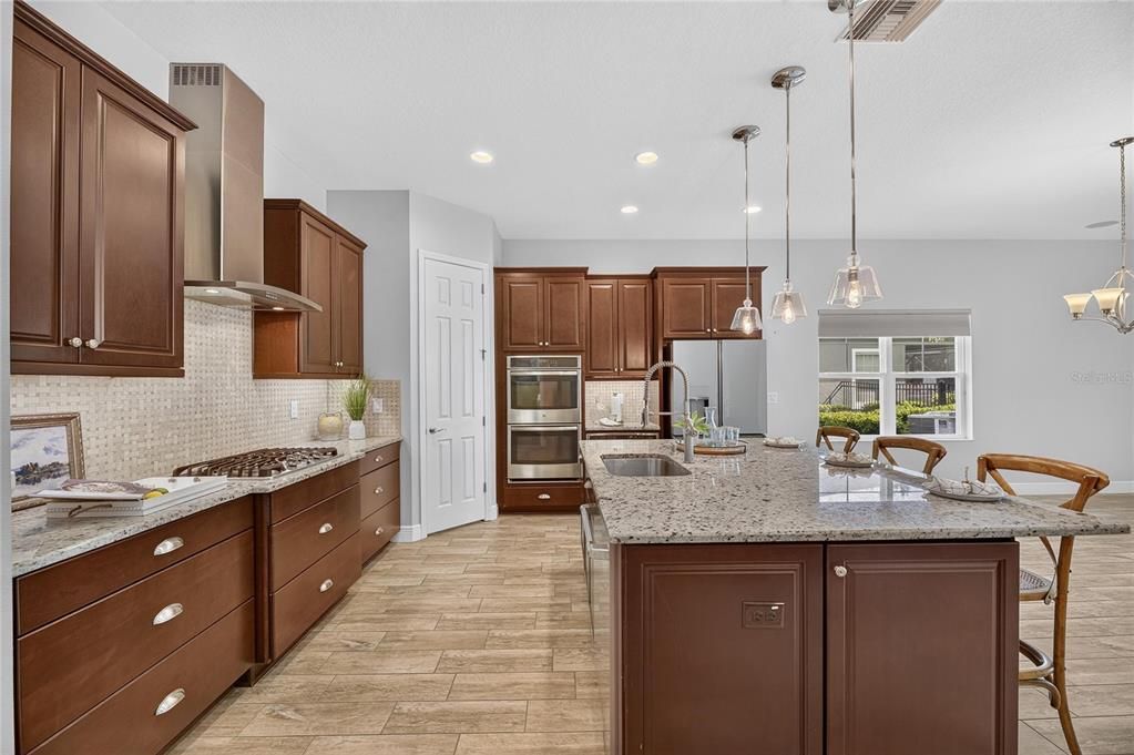 For Sale: $569,000 (4 beds, 2 baths, 2543 Square Feet)
