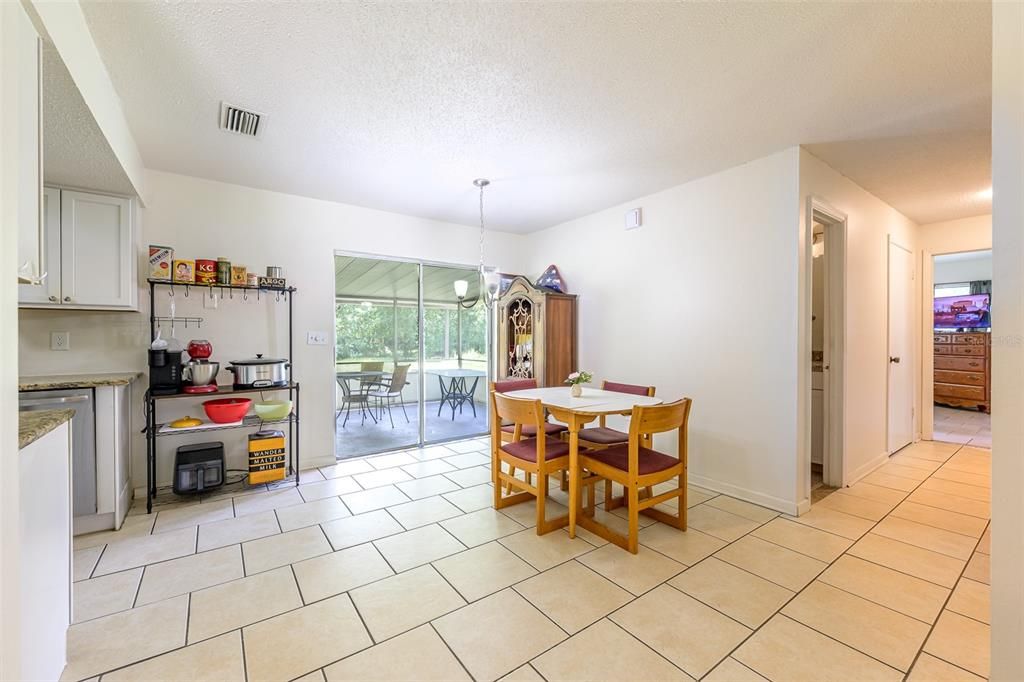 For Sale: $325,000 (3 beds, 2 baths, 1208 Square Feet)