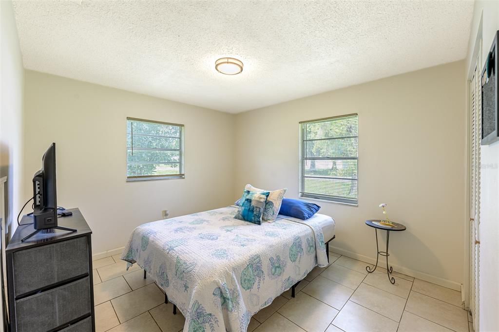 For Sale: $325,000 (3 beds, 2 baths, 1208 Square Feet)