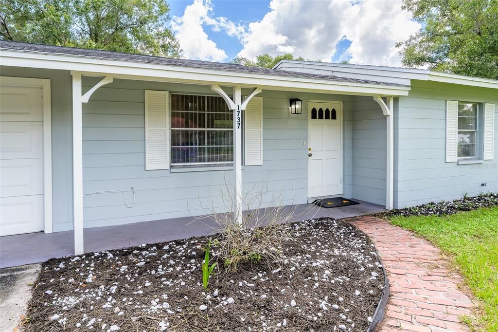 For Sale: $325,000 (3 beds, 2 baths, 1208 Square Feet)
