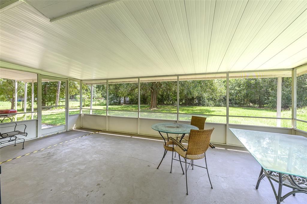 For Sale: $325,000 (3 beds, 2 baths, 1208 Square Feet)