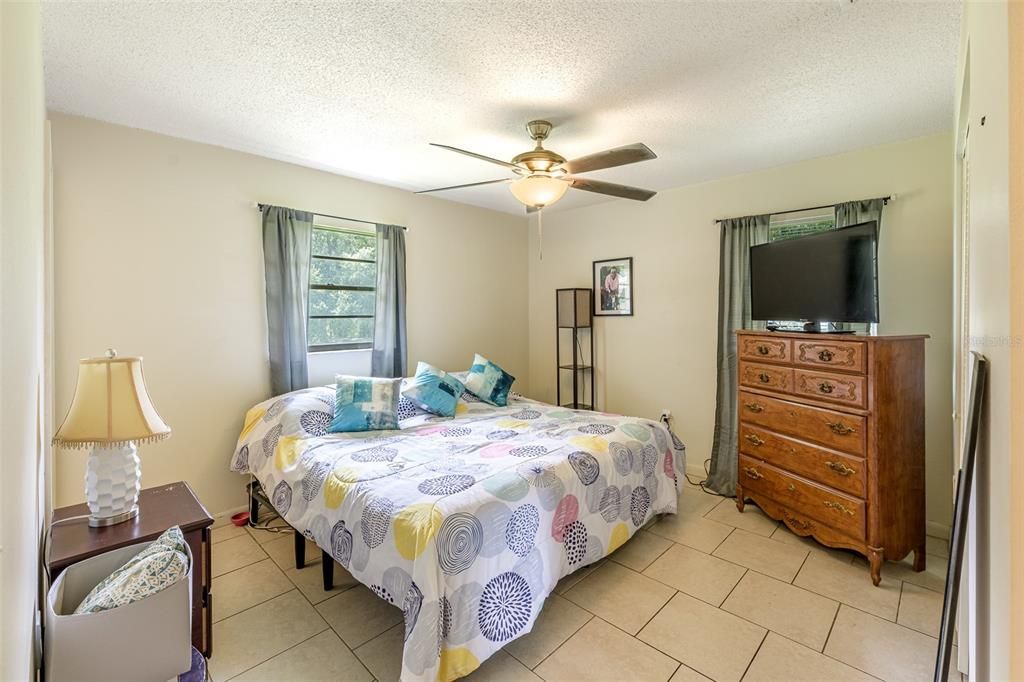 For Sale: $325,000 (3 beds, 2 baths, 1208 Square Feet)