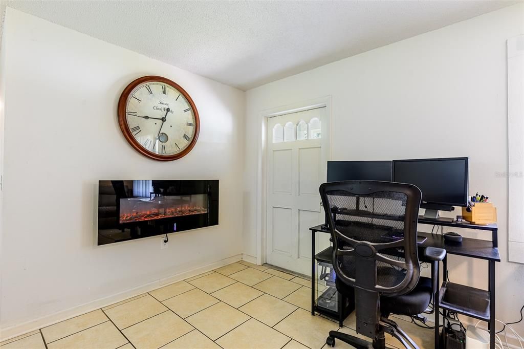 For Sale: $325,000 (3 beds, 2 baths, 1208 Square Feet)