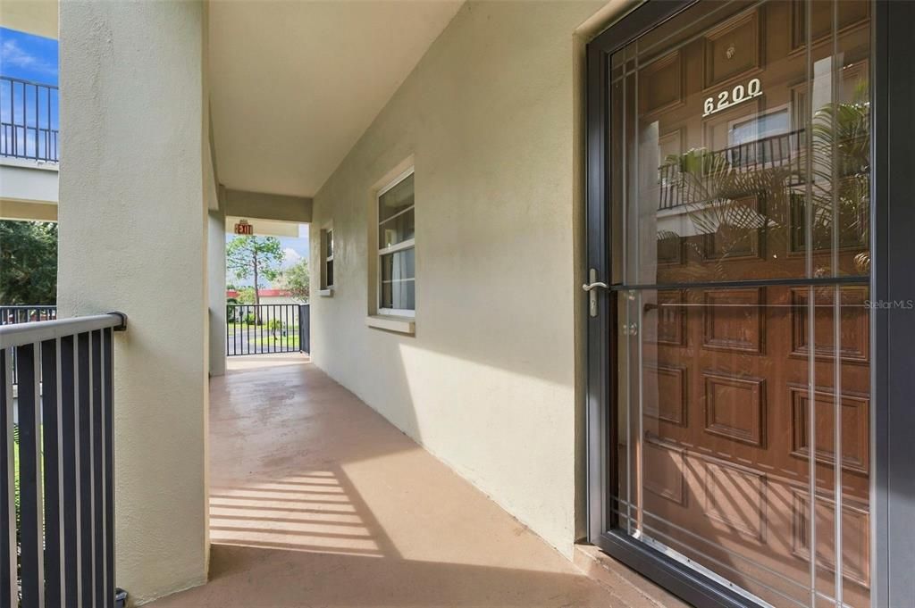 For Rent: $2,000 (2 beds, 1 baths, 930 Square Feet)