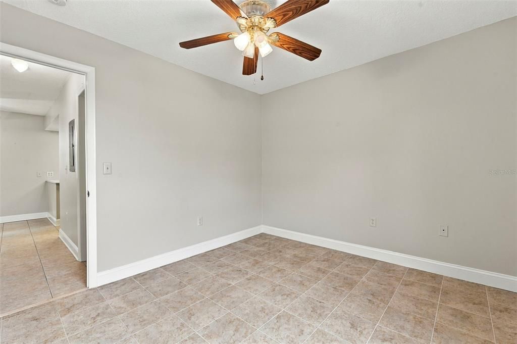 For Rent: $2,000 (2 beds, 1 baths, 930 Square Feet)