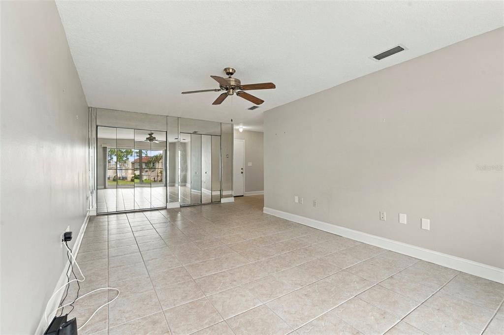 For Rent: $2,000 (2 beds, 1 baths, 930 Square Feet)