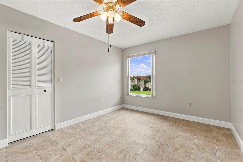 For Rent: $2,000 (2 beds, 1 baths, 930 Square Feet)