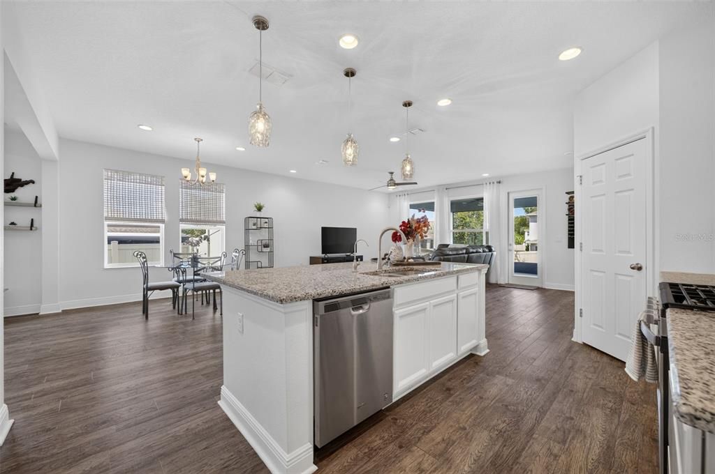 Active With Contract: $459,900 (3 beds, 2 baths, 1937 Square Feet)