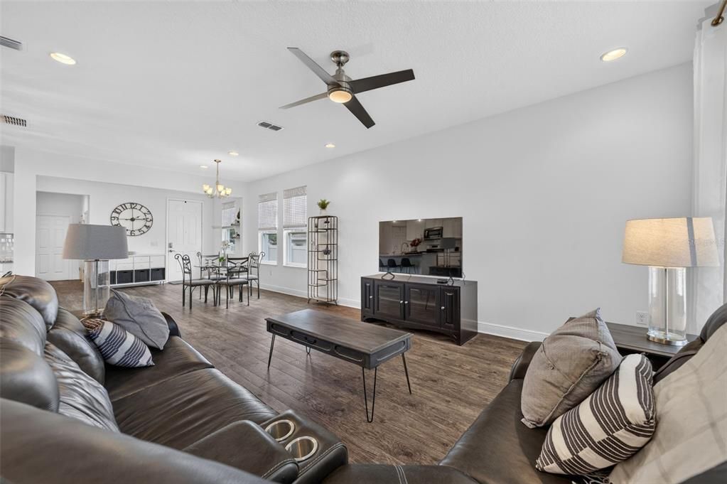 Active With Contract: $459,900 (3 beds, 2 baths, 1937 Square Feet)